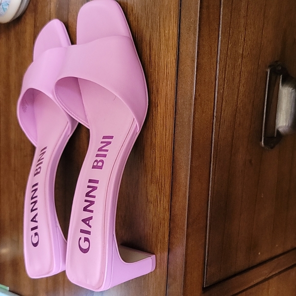 Gianni Bini slip on dress shoe - Picture 2 of 3